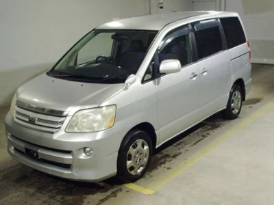 Toyota NOAH  с аукциона в Японии