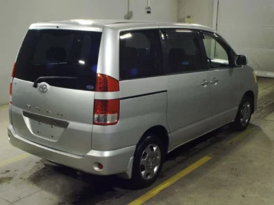 Toyota NOAH  с аукциона в Японии