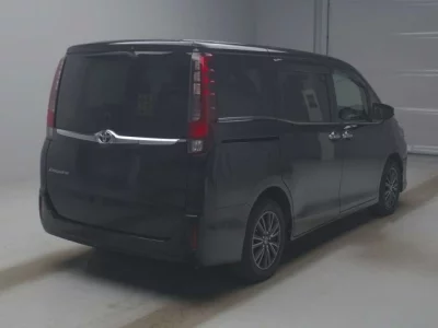 Toyota ESQUIRE  с аукциона в Японии