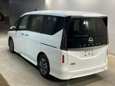 Nissan SERENA  с аукциона в Японии