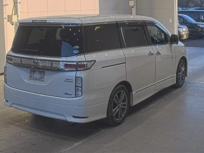 Nissan ELGRAND  с аукциона в Японии