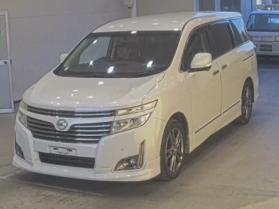 Nissan ELGRAND  с аукциона в Японии
