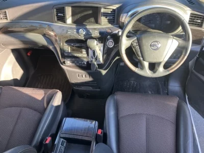 Nissan ELGRAND  с аукциона в Японии