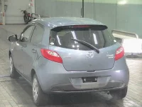 Mazda DEMIO лот № 7040 оценка 3  с аукциона в Японии 1