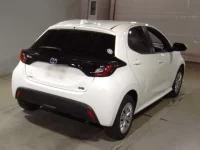 Toyota YARIS лот № 6001 оценка 4  с аукциона в Японии 1