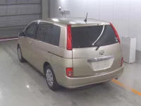 Toyota ISIS лот № 4072 оценка 3  с аукциона в Японии 1