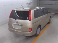 Toyota ISIS лот № 4072 оценка 3  с аукциона в Японии 3