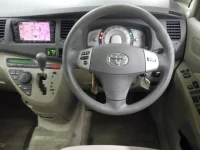 Toyota ISIS лот № 4072 оценка 3  с аукциона в Японии 4