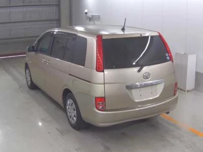 Toyota ISIS  с аукциона в Японии