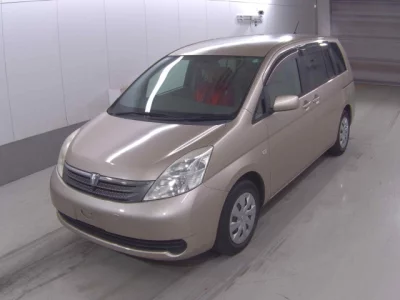 Toyota ISIS  с аукциона в Японии