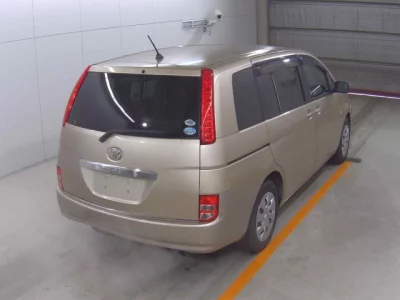 Toyota ISIS  с аукциона в Японии