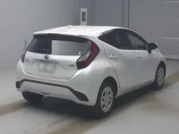 Toyota AQUA лот № 20053 оценка R  с аукциона в Японии 1