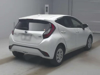 Toyota AQUA  с аукциона в Японии