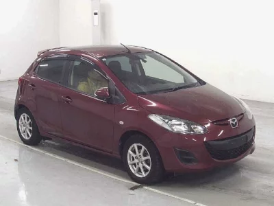 Mazda DEMIO  с аукциона в Японии