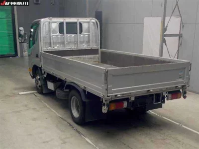 Toyota DYNA  с аукциона в Японии