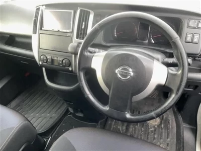 Nissan SERENA  с аукциона в Японии