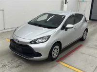 Toyota AQUA лот № 30066 оценка 4  с аукциона в Японии 3