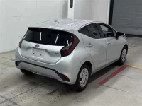 Toyota AQUA лот № 30066 оценка 4  с аукциона в Японии 4