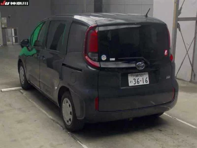 Toyota SIENTA  с аукциона в Японии