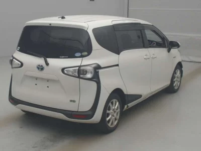 Toyota SIENTA  с аукциона в Японии