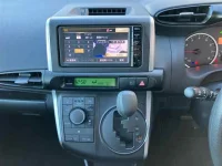 Toyota WISH лот № 30070 оценка 4  с аукциона в Японии 5