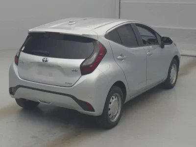 Toyota AQUA  с аукциона в Японии
