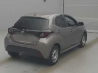 Toyota YARIS лот № 70147 оценка RA  с аукциона в Японии 1