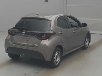 Toyota YARIS  с аукциона в Японии