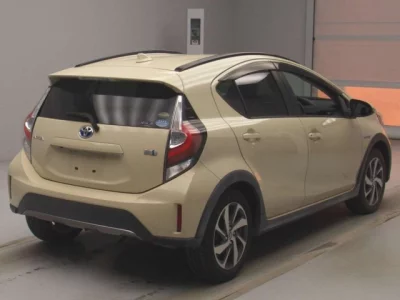 Toyota AQUA  с аукциона в Японии