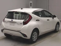 Toyota AQUA лот № 80608 оценка 3.5  с аукциона в Японии 1