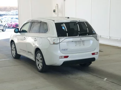 Mitsubishi OUTLANDER PHEV  с аукциона в Японии