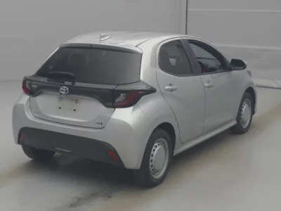 Toyota YARIS  с аукциона в Японии