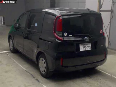 Toyota SIENTA  с аукциона в Японии