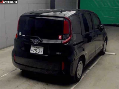 Toyota SIENTA  с аукциона в Японии