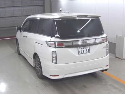 Nissan ELGRAND  с аукциона в Японии