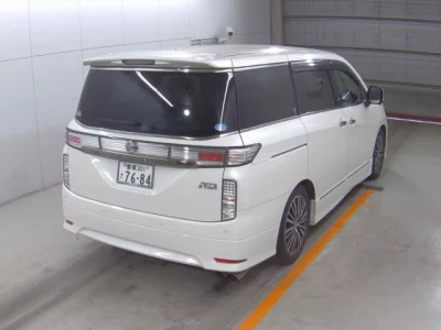 Nissan ELGRAND  с аукциона в Японии