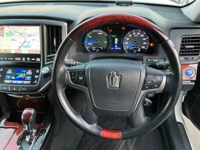Toyota CROWN  с аукциона в Японии