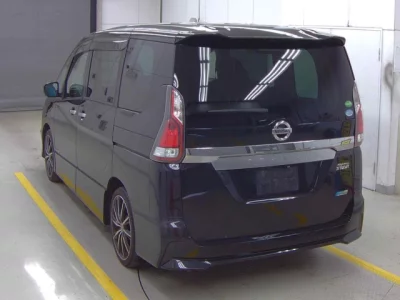 Nissan SERENA  с аукциона в Японии