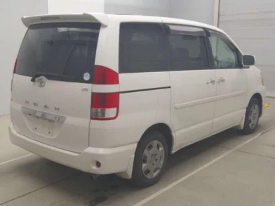 Toyota NOAH  с аукциона в Японии