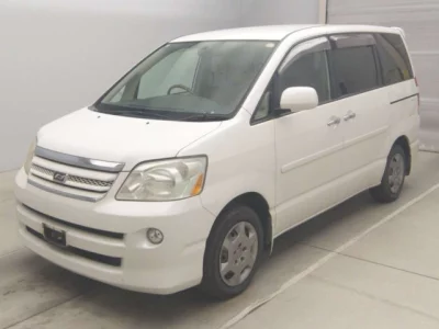 Toyota NOAH  с аукциона в Японии