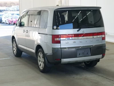 Mitsubishi DELICA D5