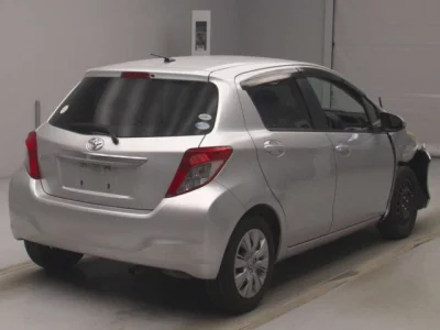 Toyota VITZ  с аукциона в Японии