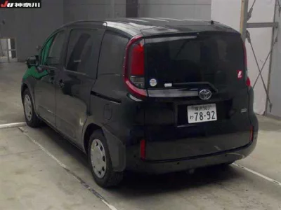 Toyota SIENTA  с аукциона в Японии