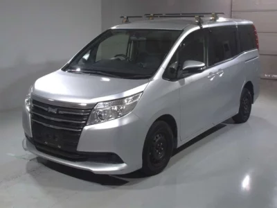 Toyota NOAH  с аукциона в Японии