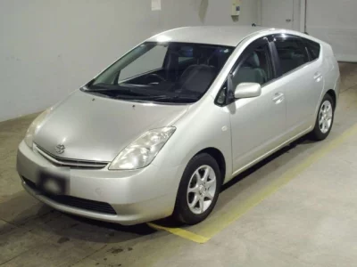 Toyota PRIUS  с аукциона в Японии