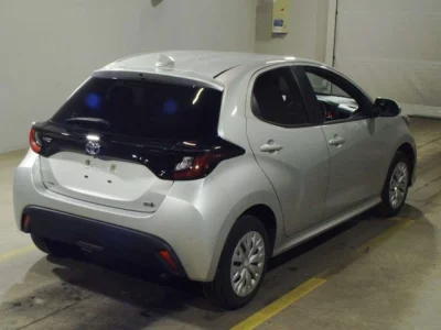 Toyota YARIS  с аукциона в Японии