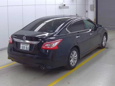 Nissan TEANA  с аукциона в Японии