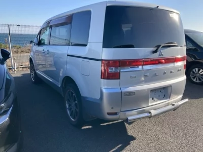 Mitsubishi DELICA D5