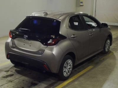 Toyota YARIS  с аукциона в Японии