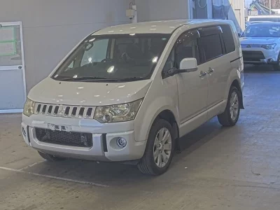 Mitsubishi DELICA D5